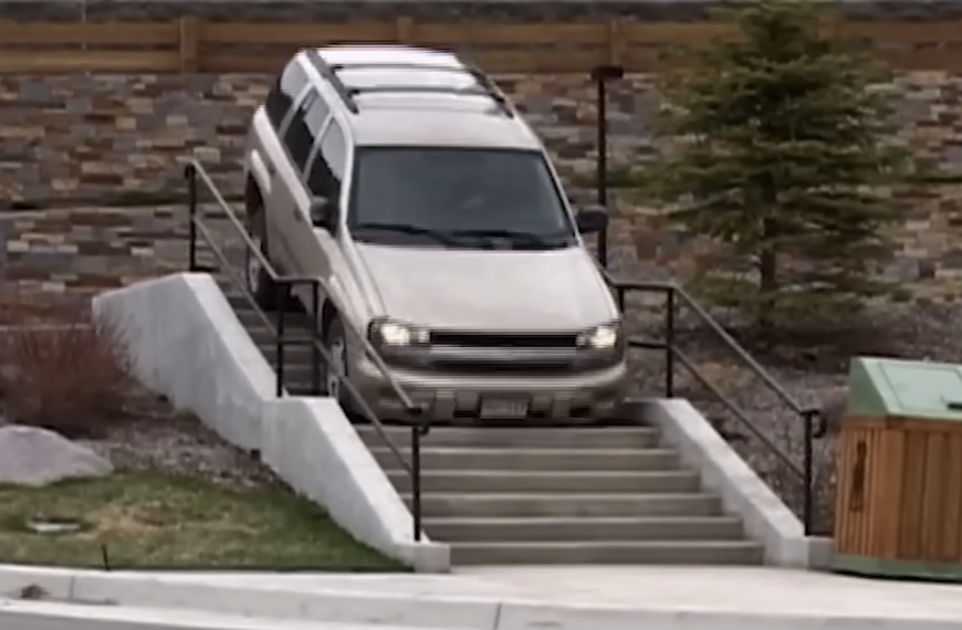 ‘Aggressive Urban Off-Roading’ Is a 2005 Skateboarding Video But With Cars